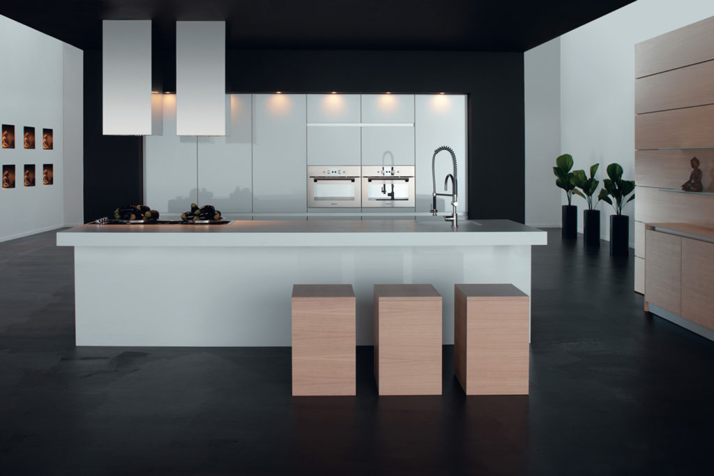 handleless kitchen by Think Kitchen and Bathroom Ltd